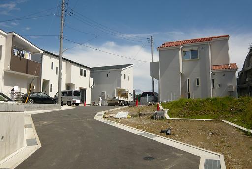 Local photos, including front road. Local (10 May 2013) Shooting