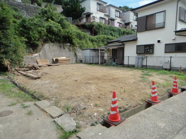 Local photos, including front road. Northwest corner lot, Current delivery