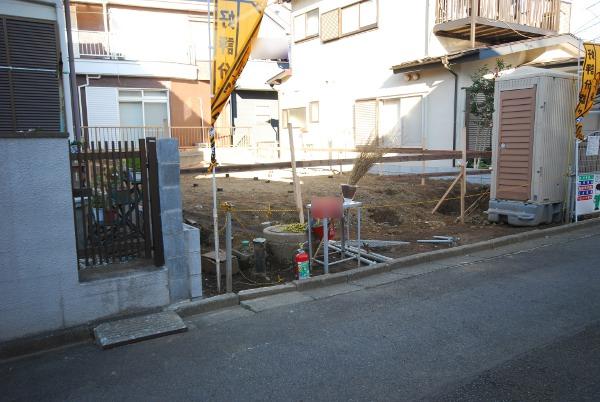 Local photos, including front road. Local (12 May 2013) Shooting