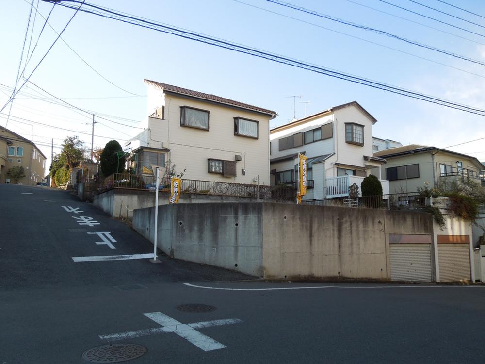 Local photos, including front road. Local (12 May 2012) shooting