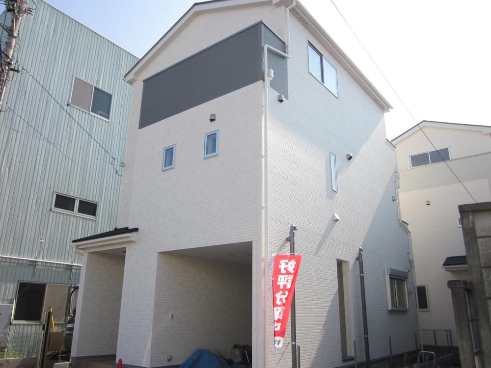 Local appearance photo. Local (10 May 2013) Shooting