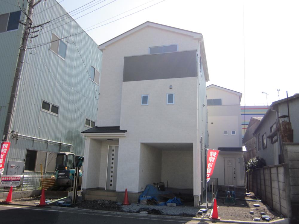 Local photos, including front road. Local (10 May 2013) Shooting