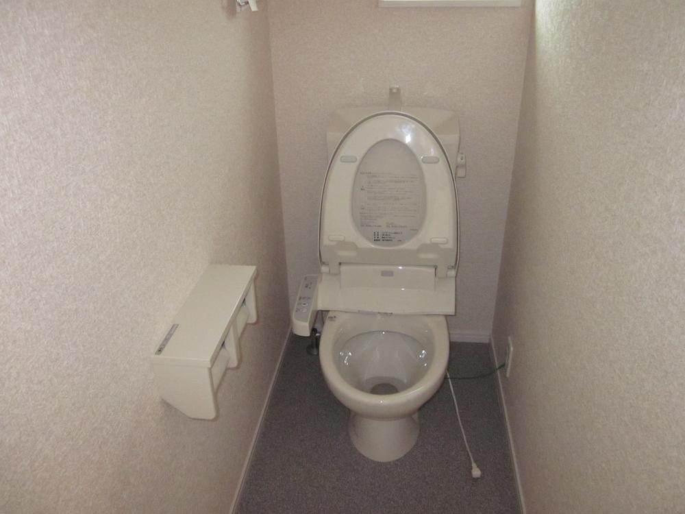 Toilet. Indoor (10 May 2013) Shooting