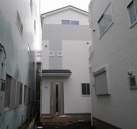 Local appearance photo. Local (10 May 2013) Shooting