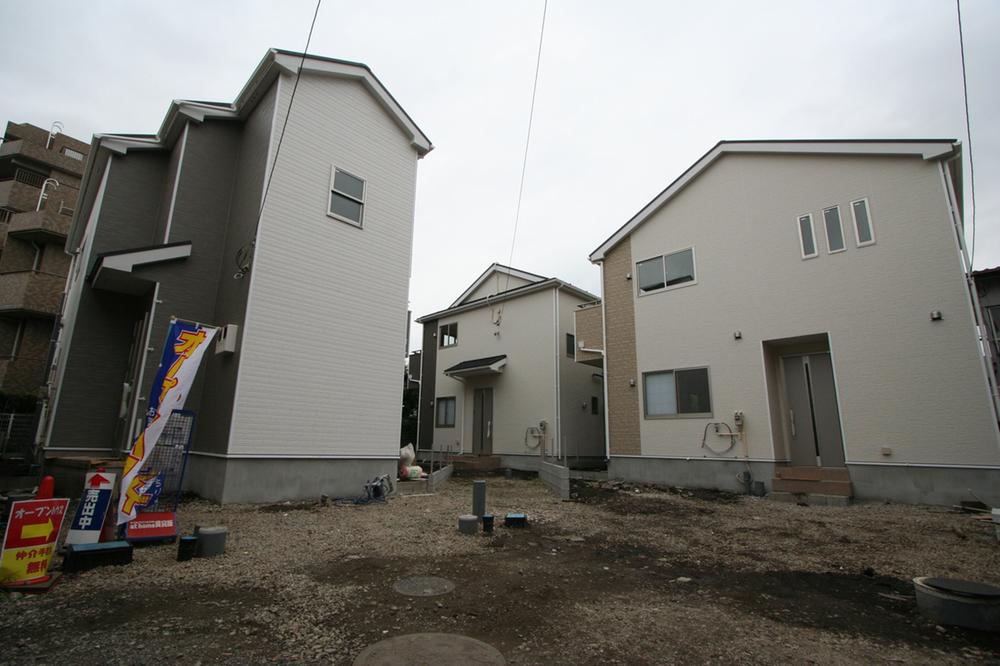 Local photos, including front road. Local (10 May 2013) Shooting