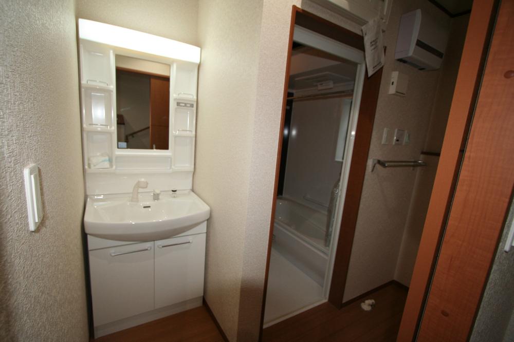 Wash basin, toilet. Indoor (10 May 2013) Shooting