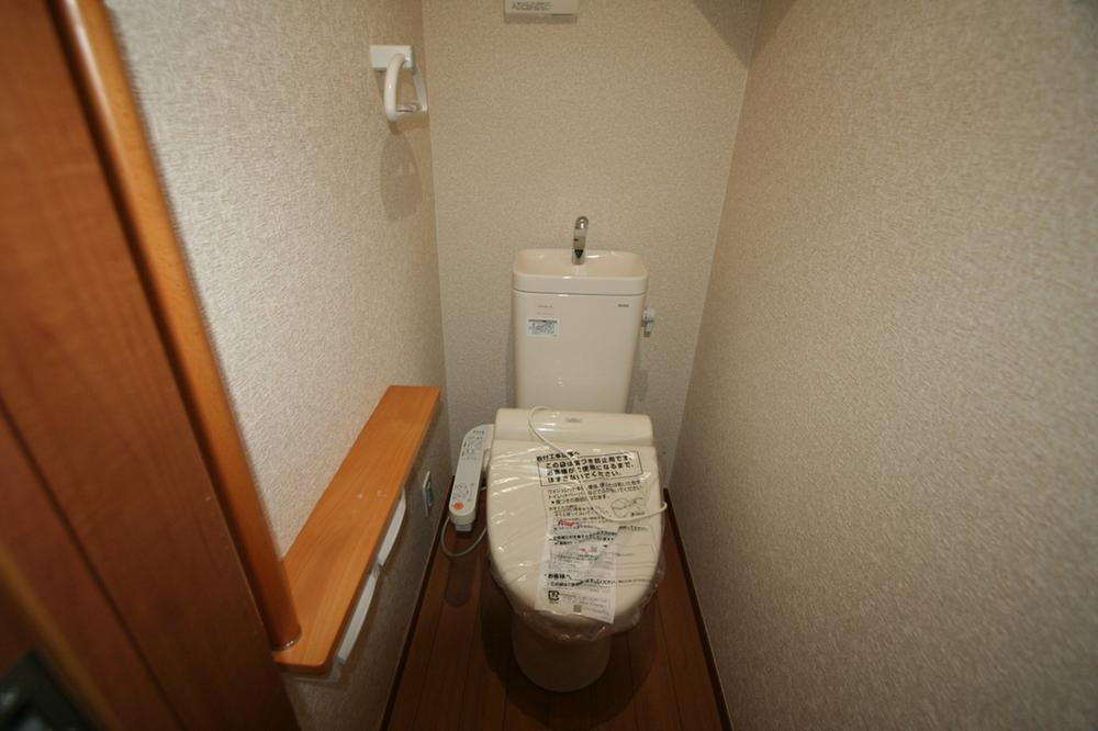 Toilet. Indoor (10 May 2013) Shooting