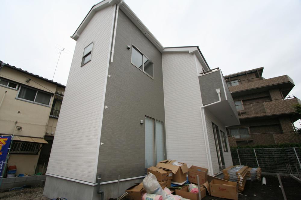 Local appearance photo. Local (10 May 2013) Shooting