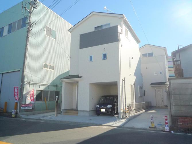 Local appearance photo. Local (10 May 2013) Shooting