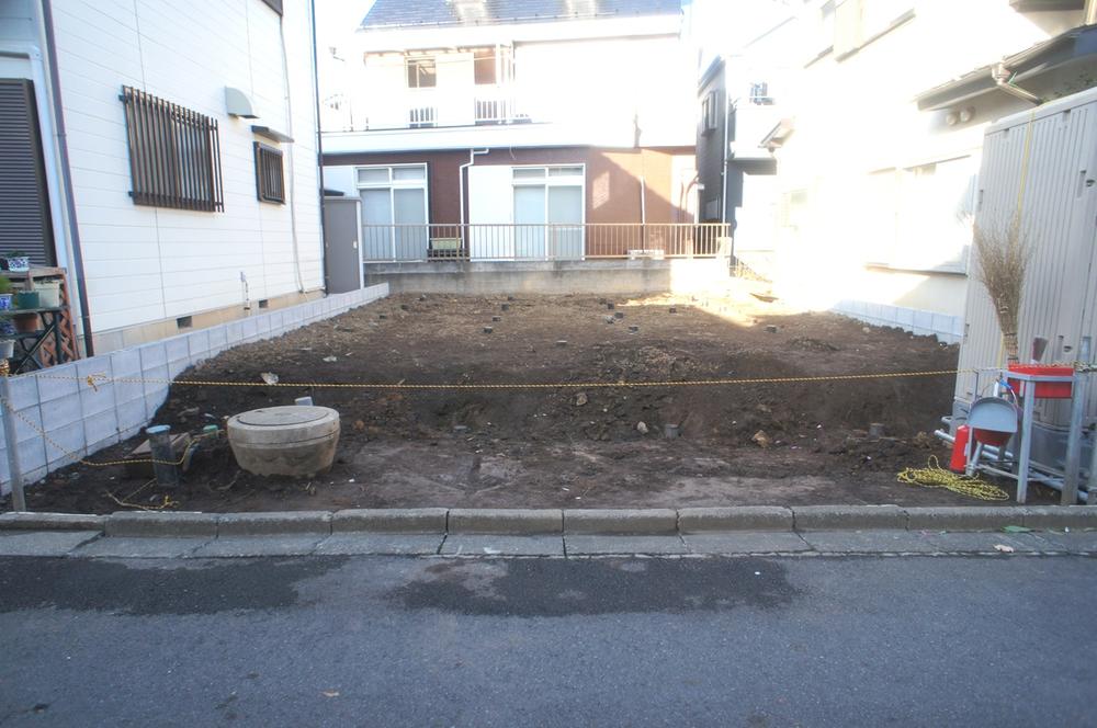 Local photos, including front road. Local (11 May 2013) Shooting