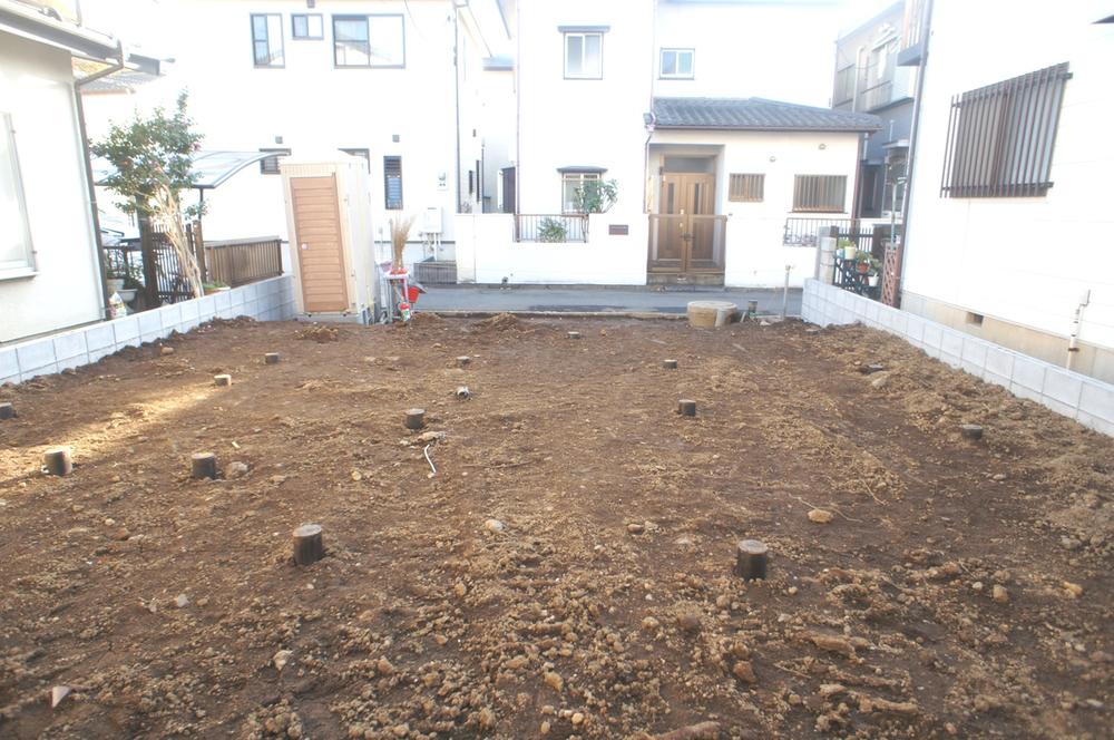 Local photos, including front road. Local (11 May 2013) Shooting