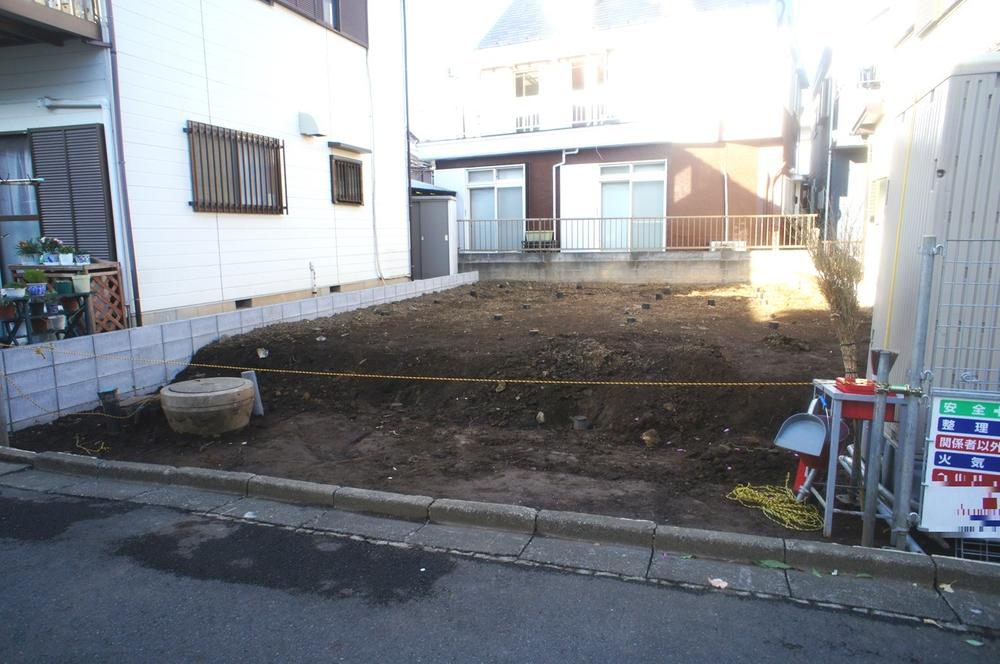 Local photos, including front road. Local (11 May 2013) Shooting