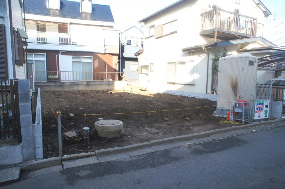 Local photos, including front road. Local (11 May 2013) Shooting