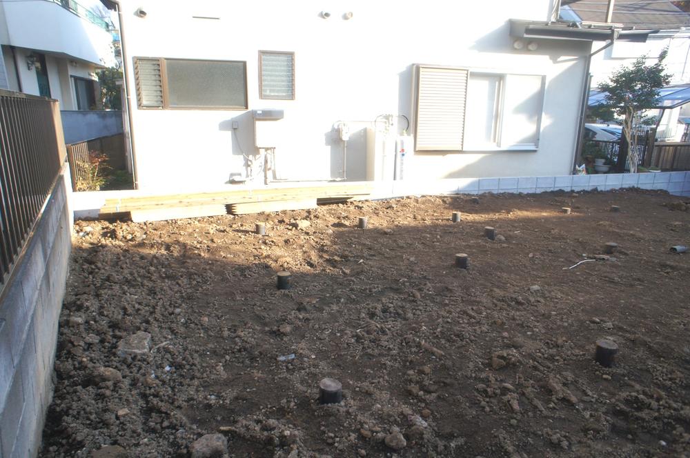 Local photos, including front road. Local (11 May 2013) Shooting