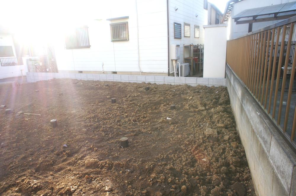 Local photos, including front road. Local (11 May 2013) Shooting