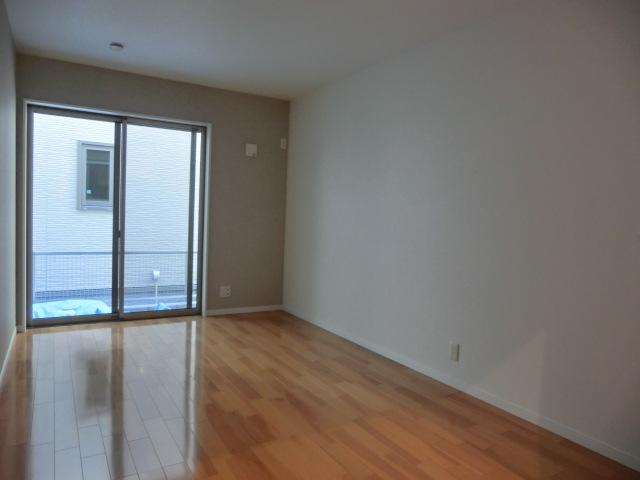 Non-living room. Indoor (12 May 2013) Shooting