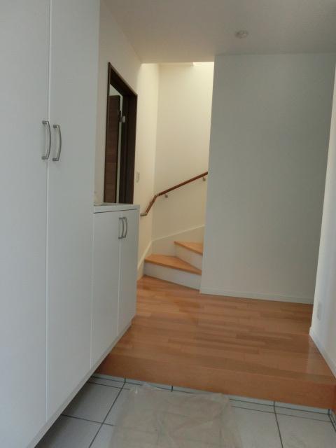 Entrance. Indoor (12 May 2013) Shooting