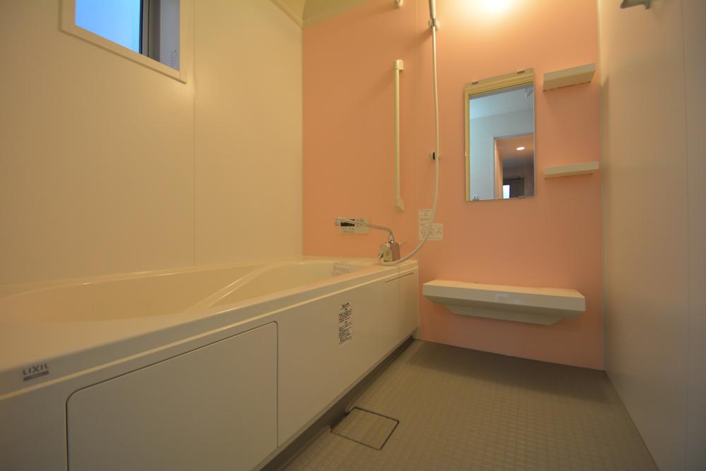 Bathroom. Please take your tired of the day stretched out his leg in a large bath of Hitotsubo size