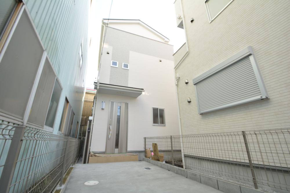 Local appearance photo. Local (11 May 2013) Shooting