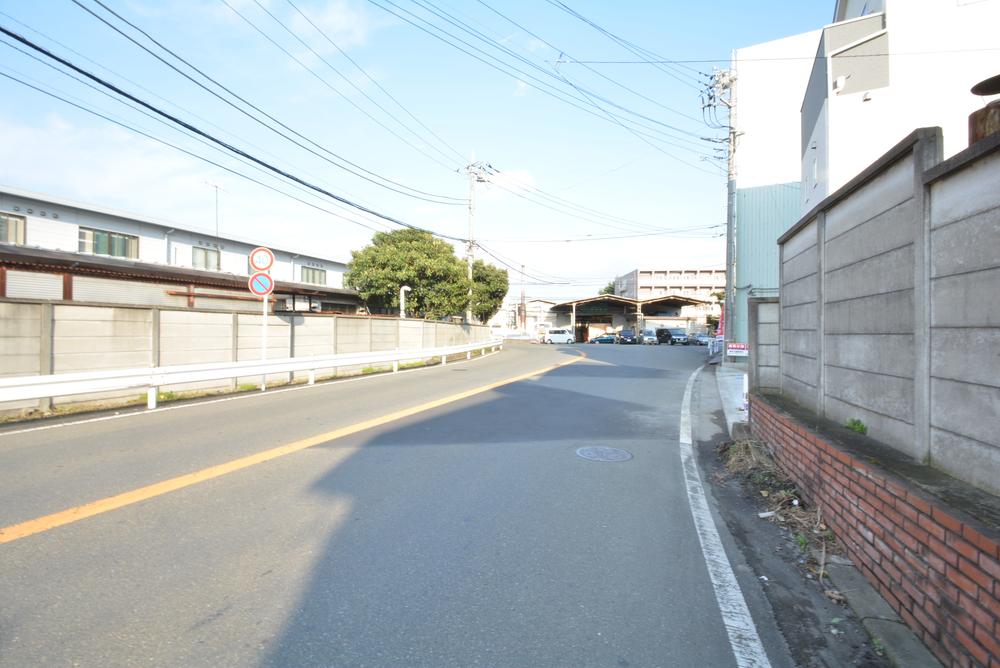 Local photos, including front road. Local (11 May 2013) Shooting