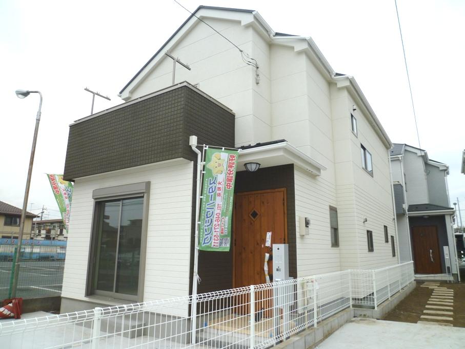 Local appearance photo. 1 Building