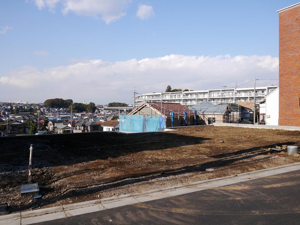 Local appearance photo. Commuting in Kashiwadai Station 1-minute walk ・ Is a convenient environment shopping, etc. all in. It is a view of the good location.