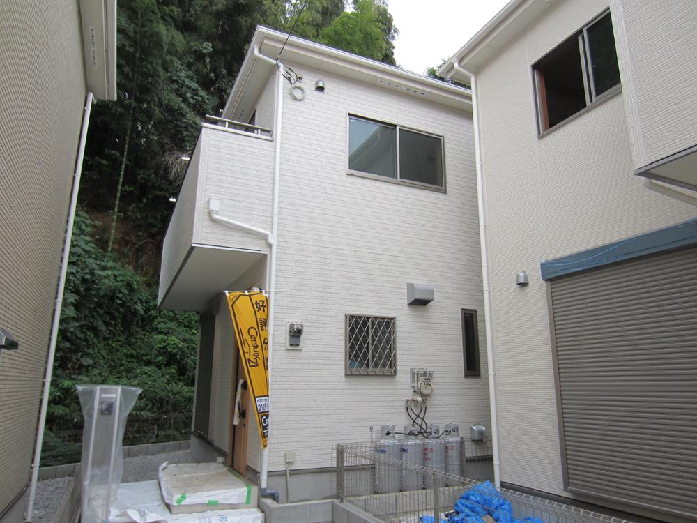 Local appearance photo. Local (10 May 2013) Shooting