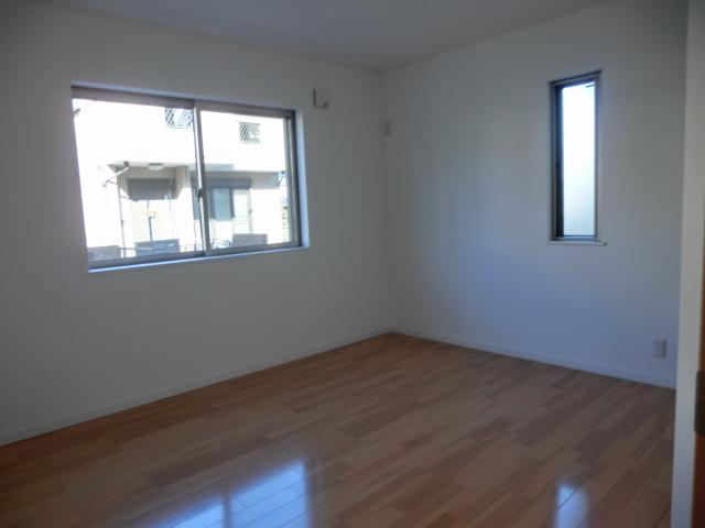 Non-living room. Indoor (12 May 2013) Shooting