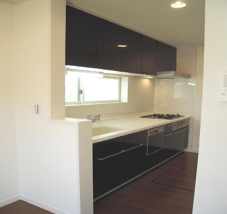 Kitchen. Same specification kitchen Artificial marble sink, Dish dryer, Soft-close storage, Sumatsufudo ventilation fan Cleanup Corporation