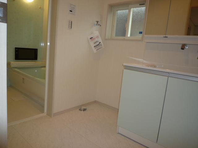 Wash basin, toilet. Bright wash with a window