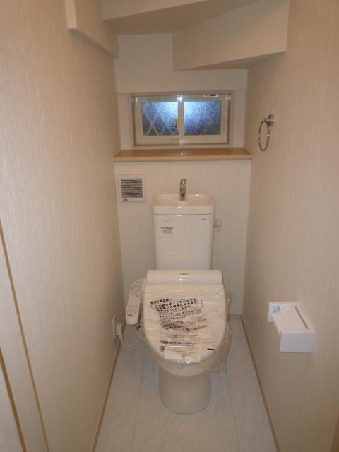 Toilet. 1st floor toilet