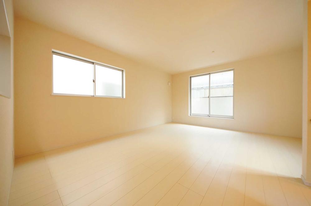 Living. Indoor (11 May 2013) Shooting, It is noble decorated white was the keynote, such as flooring.