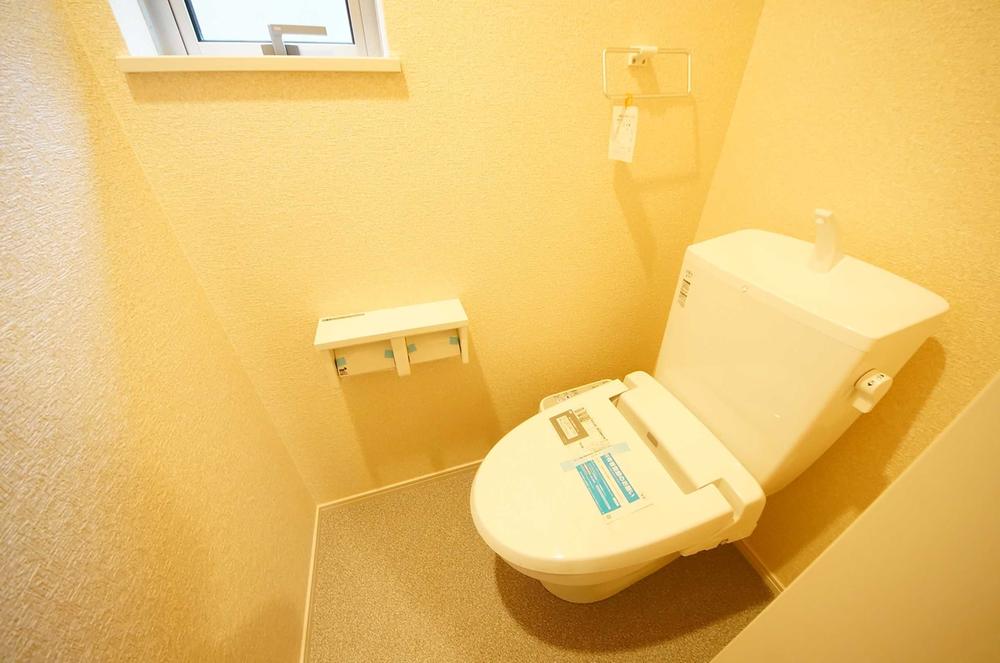 Toilet. Indoor (11 May 2013) Shooting, 1st floor ・ There is a toilet with a bidet on the second floor both.