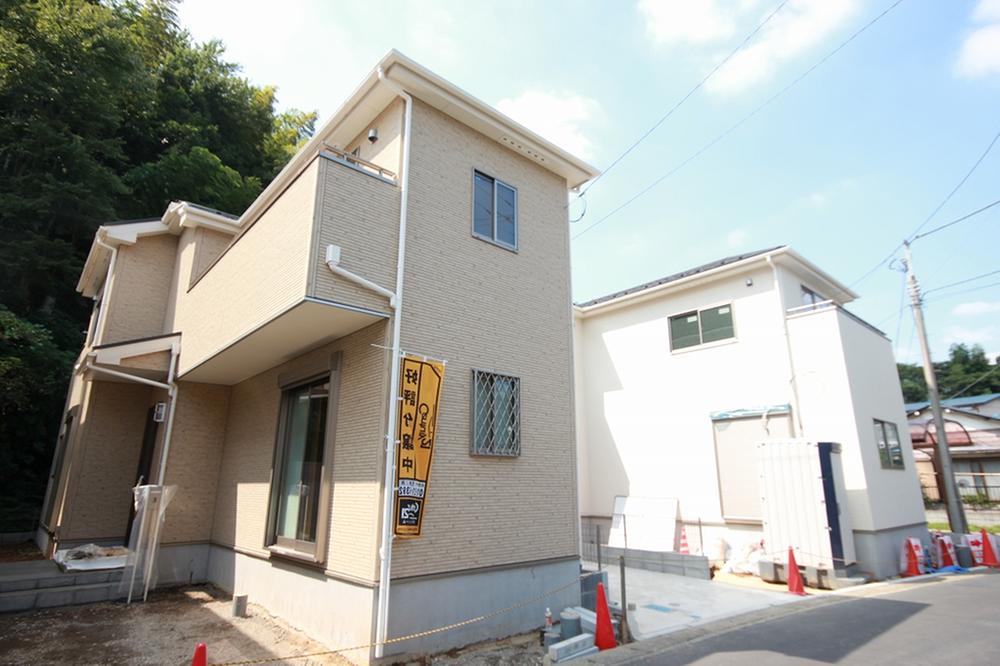 Local photos, including front road. Local (September 2013) Shooting