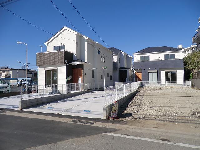 Local photos, including front road. The entire photo