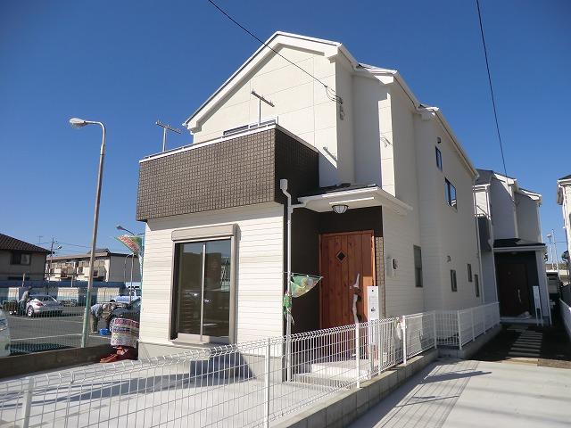 Local appearance photo. 1 Building