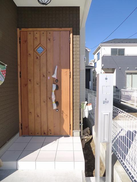 Entrance. 1 Building