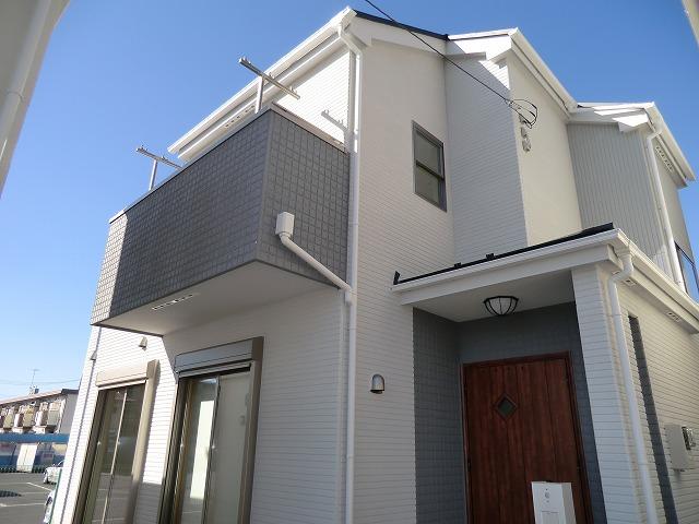 Local appearance photo. Building 2