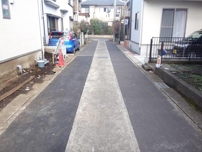 Local photos, including front road. Local (12 May 2013) Shooting