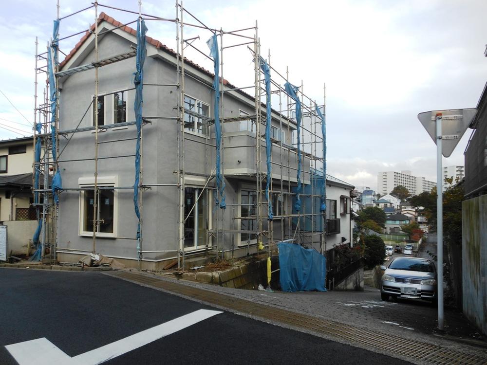 Local photos, including front road. Local (11 May 2013) Shooting