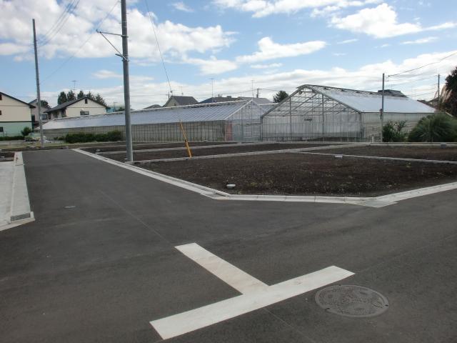 Local photos, including front road. Local (10 May 2013) Shooting