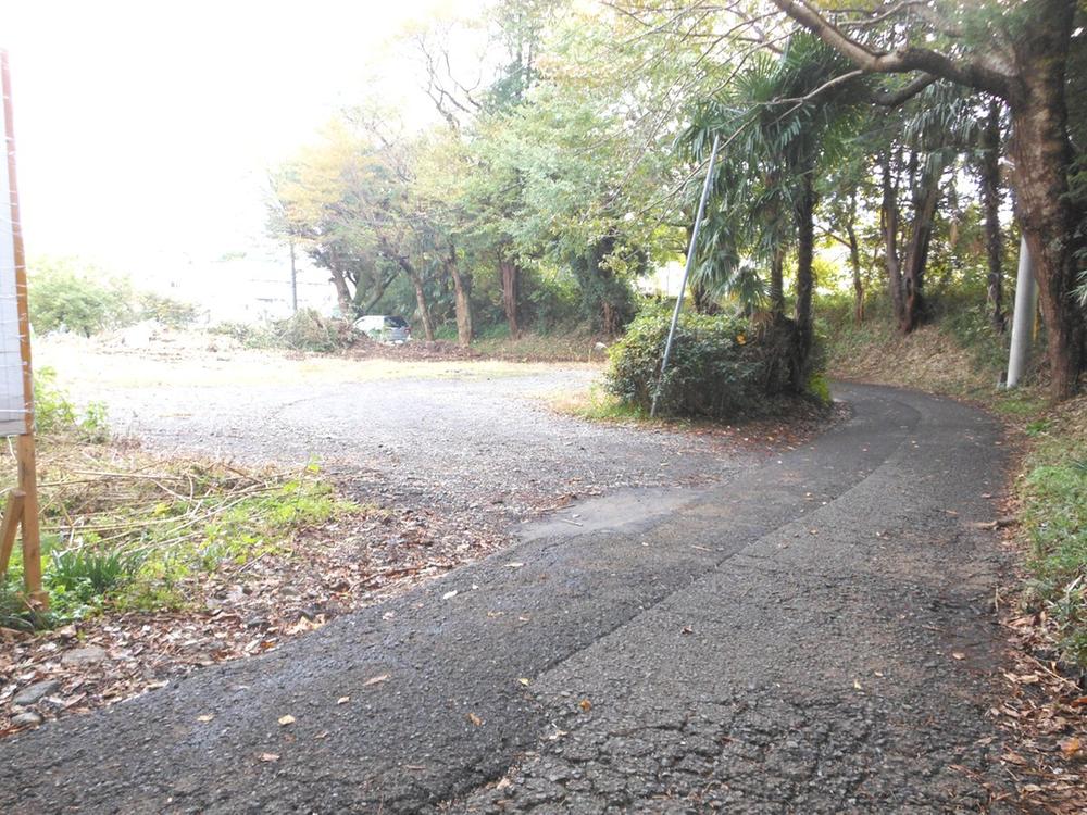 Local photos, including front road. Local (11 May 2013) Shooting