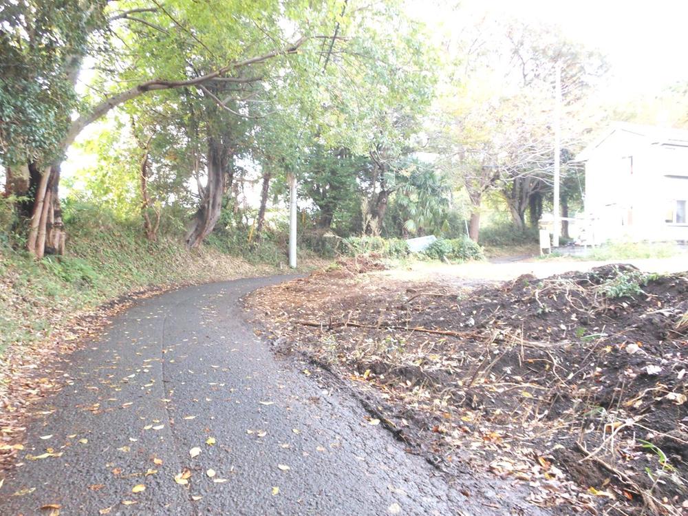 Local photos, including front road. Local (11 May 2013) Shooting