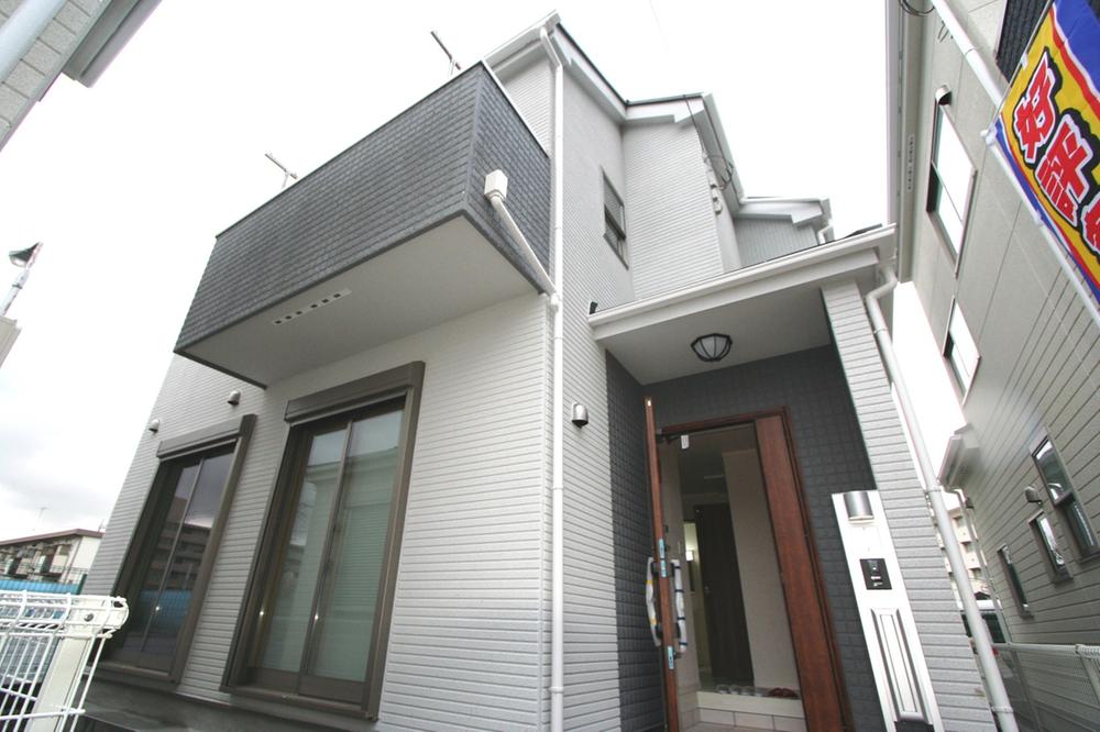 Local appearance photo. Local (12 May 2013) Shooting