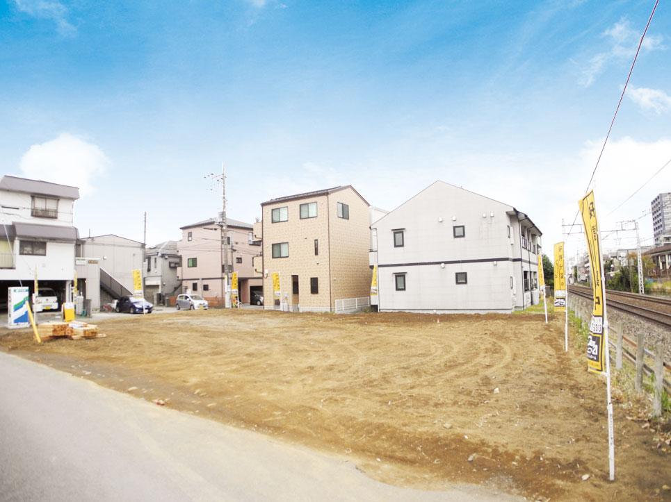 Local photos, including front road. Local (12 May 2013) Shooting