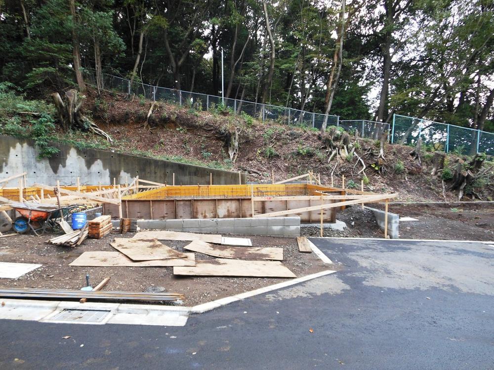 Local photos, including front road. 7 Building