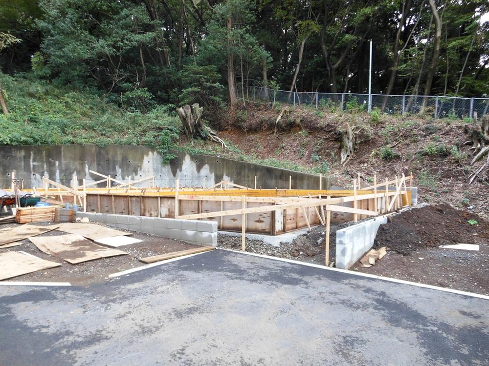 Local photos, including front road. 7 Building