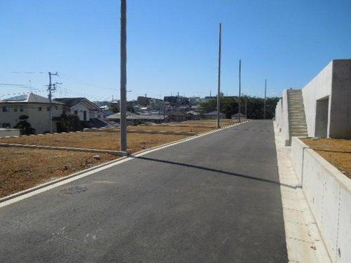 Local photos, including front road. Local (10 May 2013) Shooting