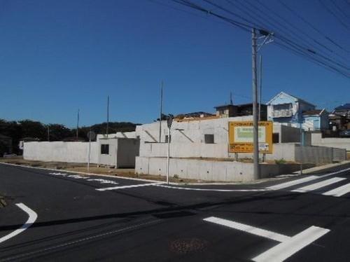 Local photos, including front road. Local (10 May 2013) Shooting