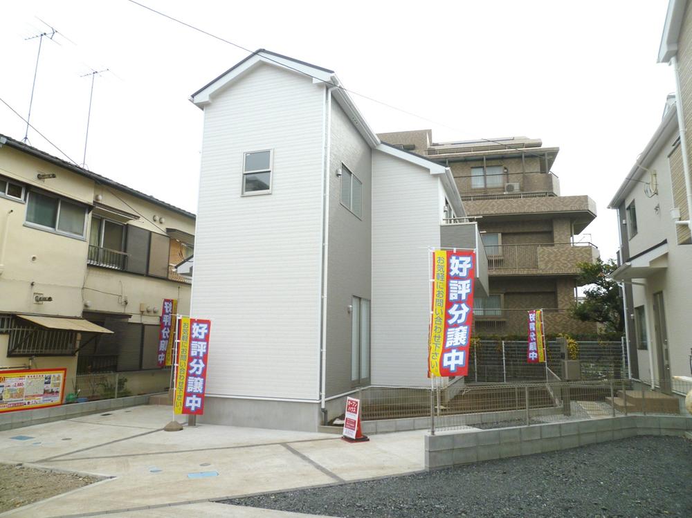 Local appearance photo. 1 Building